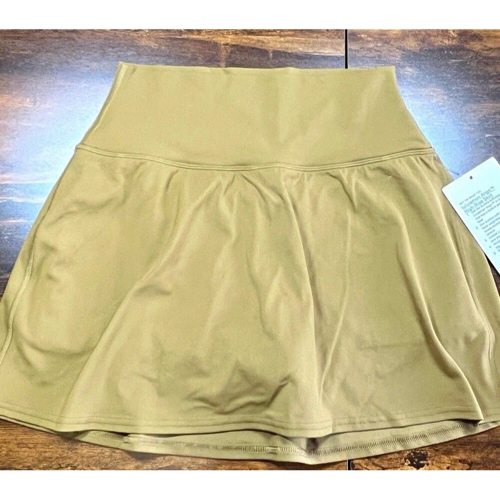 lululemon Beige Tennis Skort Pull On Stretch Elastic Waist Sz 6 Regular